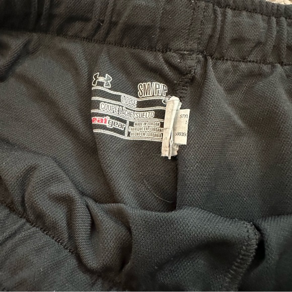 Women’s under armor athletic mesh shorts - Picture 2 of 3